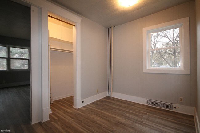 Building Photo - 1 br, 1 bath 4plex - 401 S 6th St #1