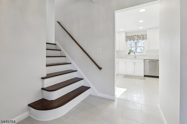 Foto del edificio - 287 Country Club Dr