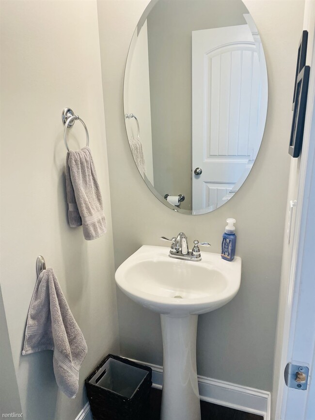 Foto del edificio - 4 br, 2.5 bath House - 321 Cornhill Road