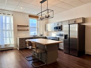 Building Photo - 6 Dietz St