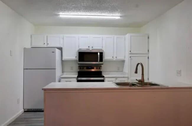 Building Photo - 1212 N Major Dr
