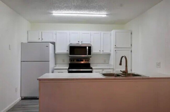 Building Photo - 1212 N Major Dr