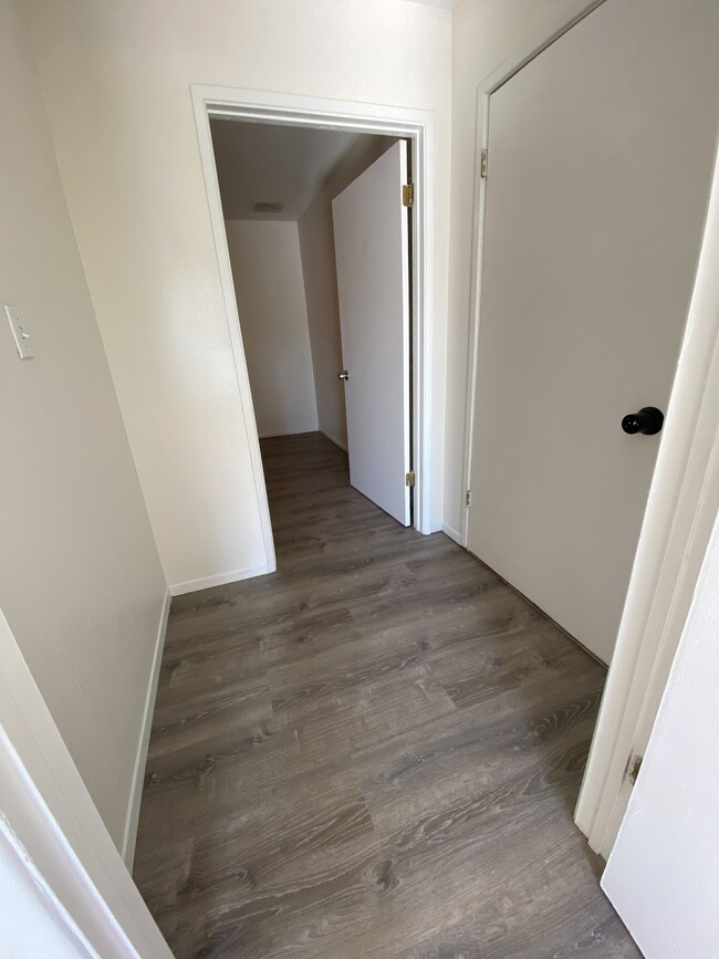 Entry foyer - 4234 E Western Dr