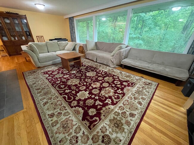 sala de estar - 419 Triphammer Rd