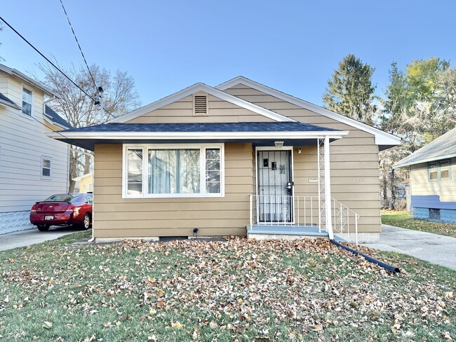 Building Photo - 1616 Dewey Ave