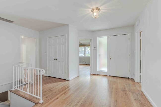 Building Photo - 3215 Brooklawn Ter