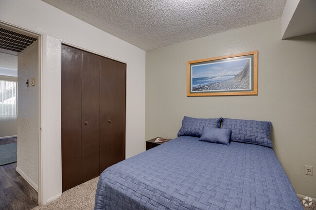 1BR, 1BA - 550 SF - La Petite Chateau Apartments