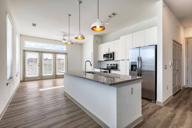 Foto del edificio - 1700 Willow Creek Dr