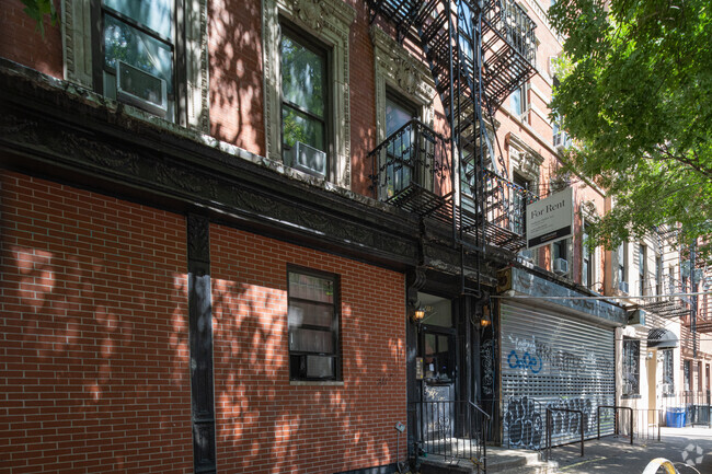 Foto del edificio - 215 E 4th St