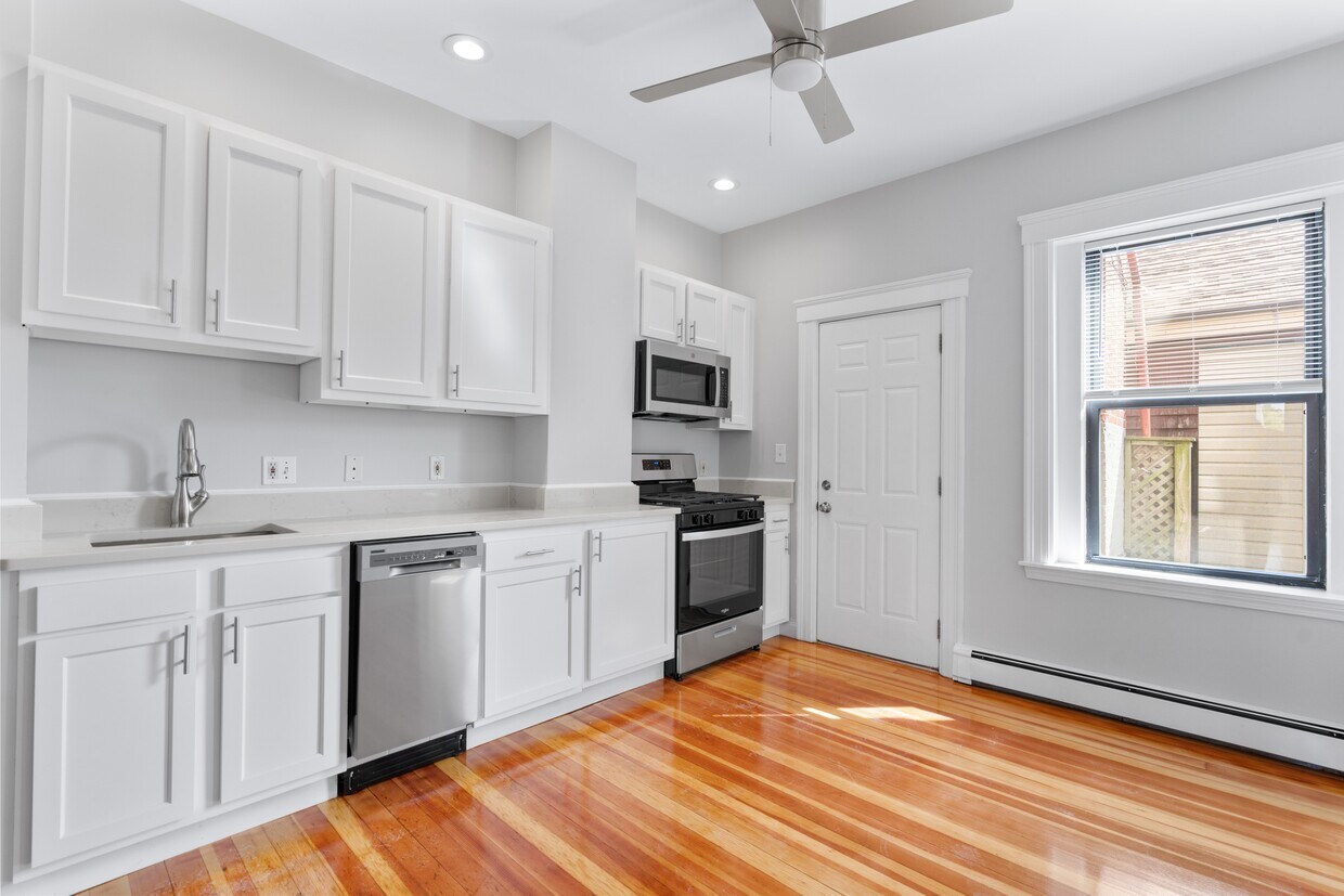 Primary Photo - 106 L St