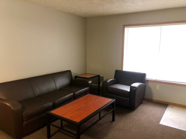 Building Photo - 1612 Sauk Rd