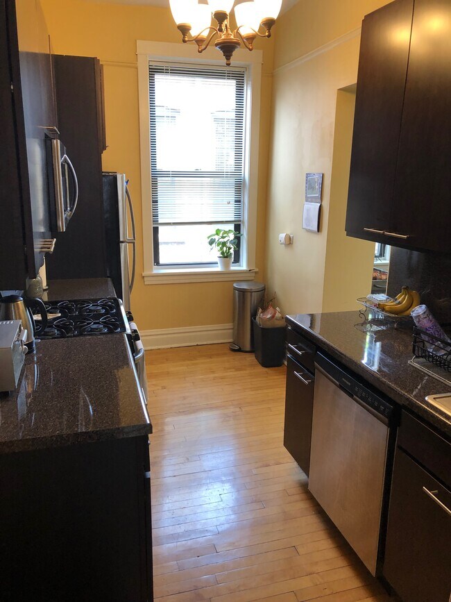 Foto del edificio - 1353 N Ashland Ave
