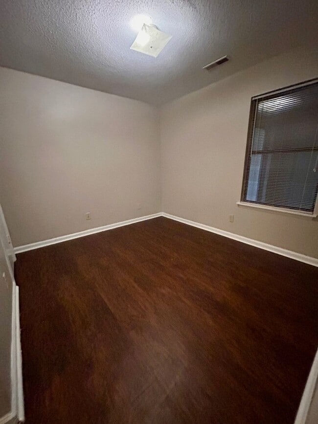 Building Photo - 184 Dorchester Manor Blvd