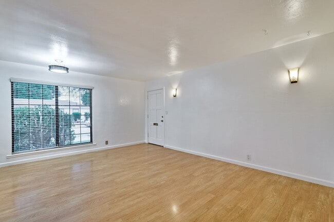 Foto del edificio - Welcome Home!!! - Great Location, Near Val...