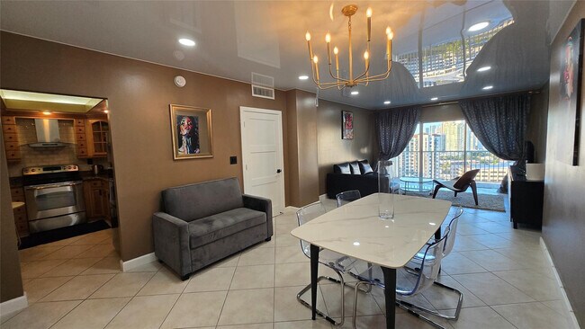 Building Photo - 300 Bayview Dr