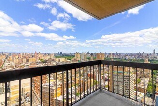 Building Photo - 145 W 67th St