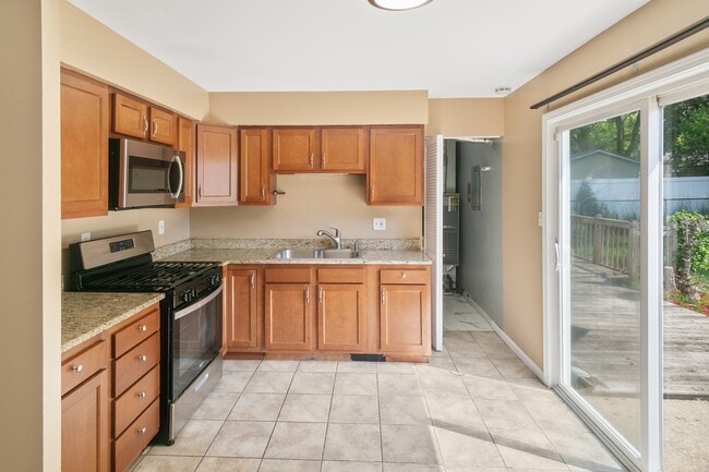 Building Photo - 164 Galewood Dr