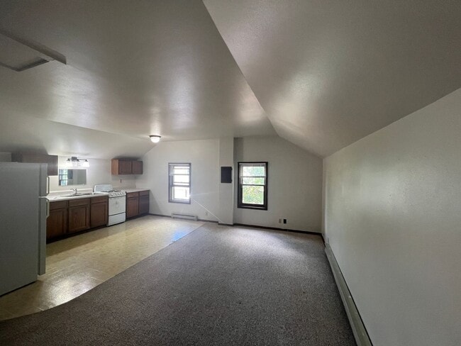 Building Photo - 636 Kickbusch St