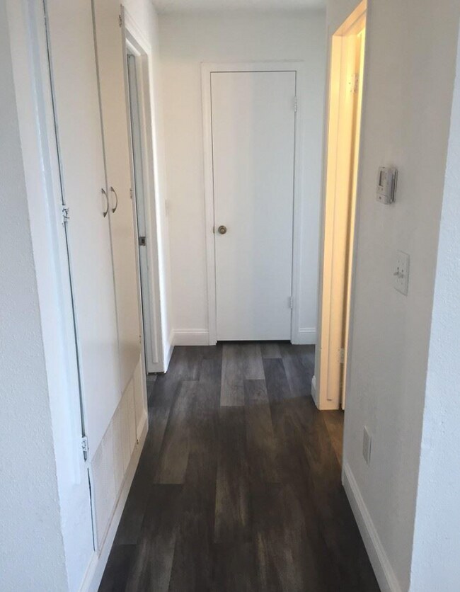 Building Photo - Creekside Apartment Homes