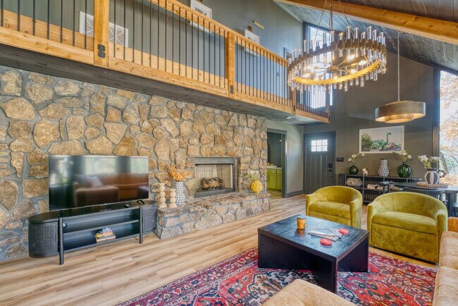 Foto del edificio - 1780 N Walnut Ave