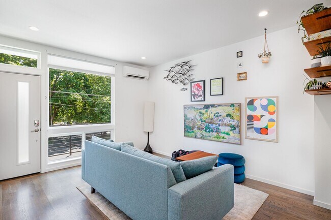 Foto del edificio - Modern Ballard Townhome | 2 Bed + 2.5 | 1,343 Sq Ft | 1-Car Garage
