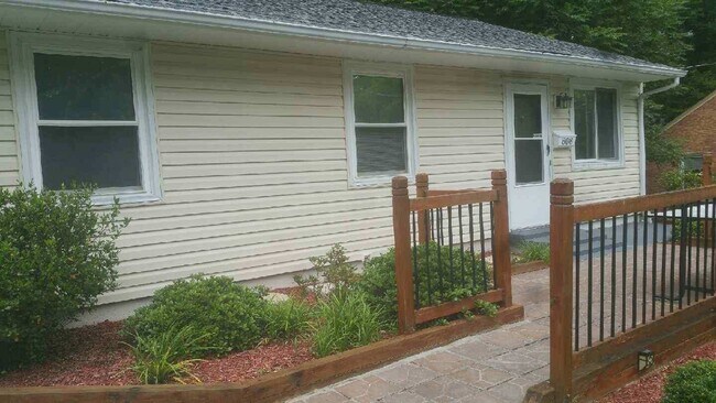 Foto del edificio - Move in Ready!!