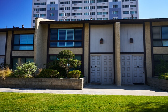 Building Photo - 3520 Maricopa St