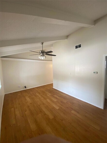 Foto del edificio - 6710 Circle S Rd