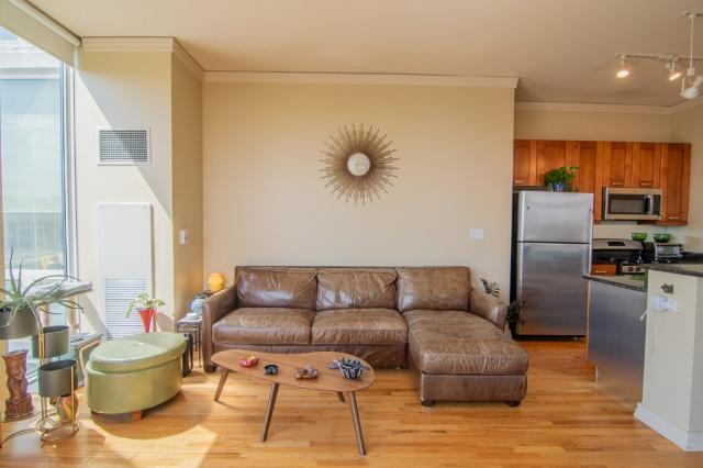Building Photo - 2 bedroom in CHICAGO IL 60605