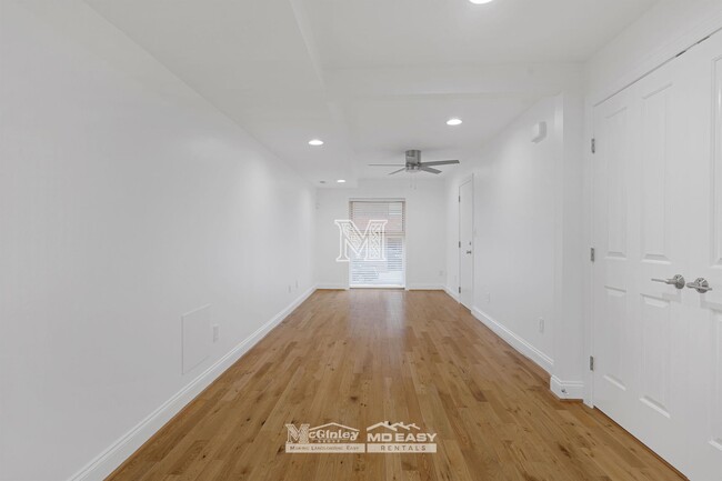 Building Photo - 118 S Ellwood Ave