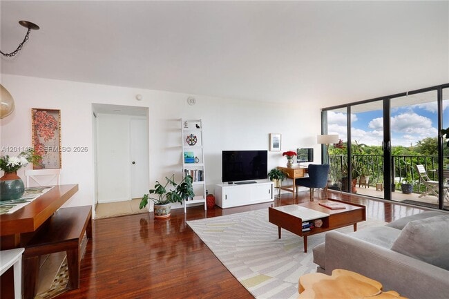 Foto del edificio - 780 NE 69th St