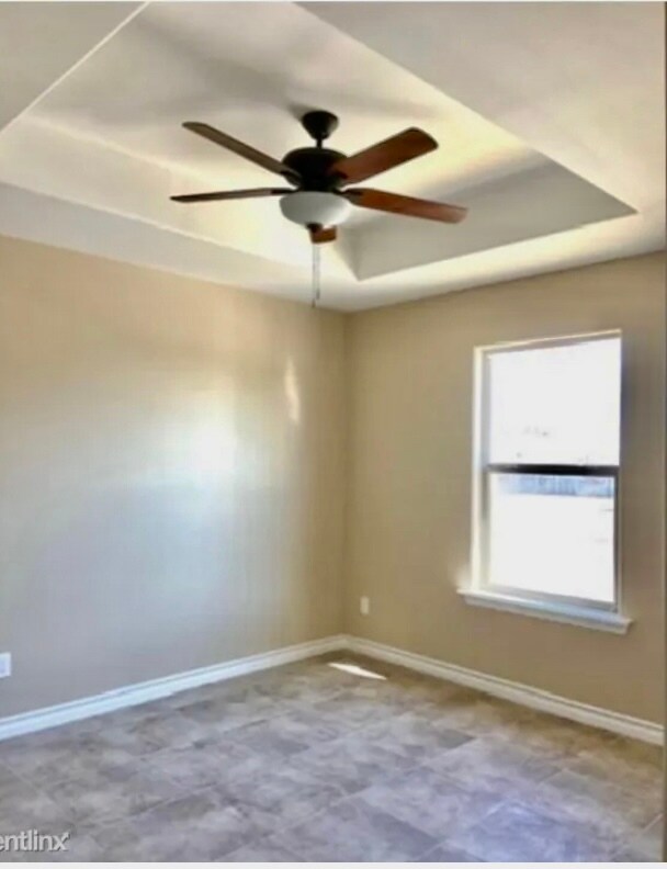 Foto del edificio - 2021 Treasure Oaks Dr