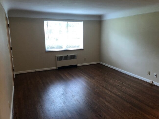 Photo - 5562 Beechmont Ave. Apartment