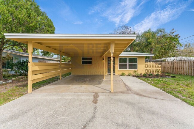 Building Photo - Stunning 2 bedroom 2 bathroom home!