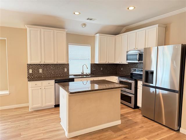 Building Photo - 11905 Stephenville Dr