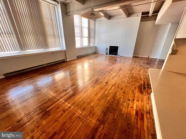 Building Photo - 1238 Callowhill St