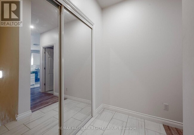 Building Photo - 117 Drummond St W