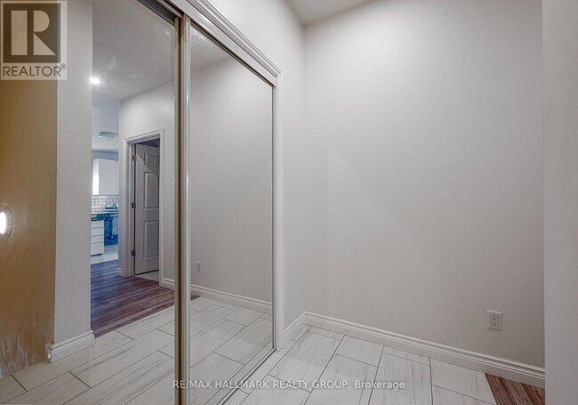 Photo du bâtiment - 117 Drummond St W