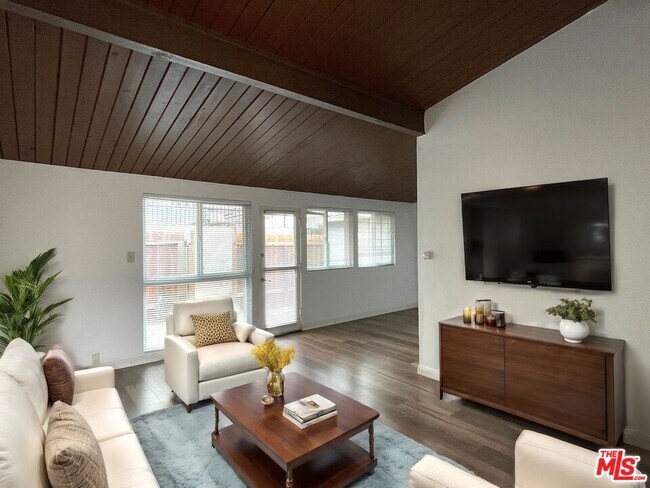 Foto del edificio - 4419 W Rosecrans Ave