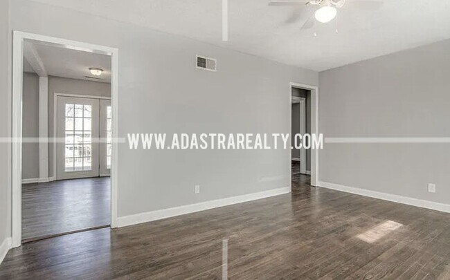Building Photo - Beautiful 3 Bed/1 Bath Home in KCMO/Raytow...
