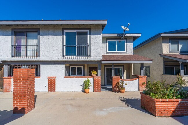 Foto del edificio - 1239 W Rosecrans Ave