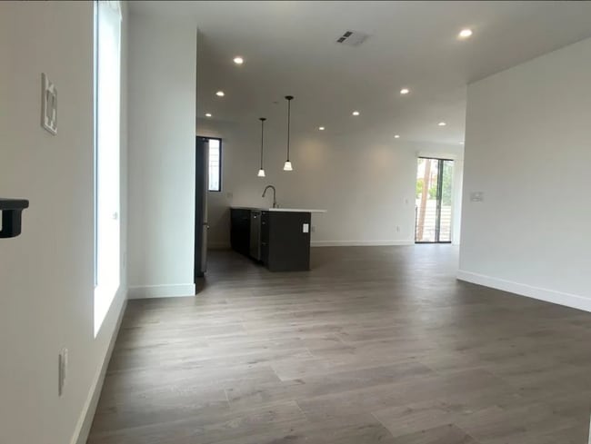 Building Photo - 1155 N Orange Dr