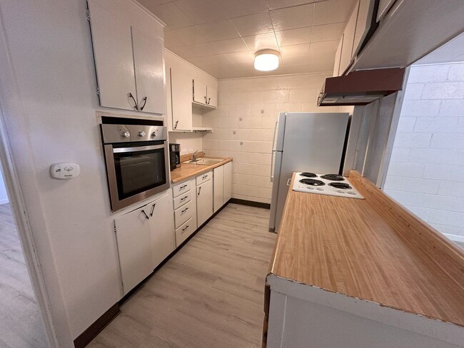 Building Photo - One bedroom, One bathroom Apartment