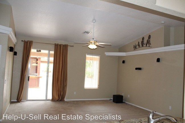 Building Photo - 3 br, 2 bath House - 3864 Chesapeake Dr  #1