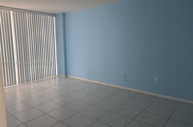 Foto del edificio - 9341 Collins Ave