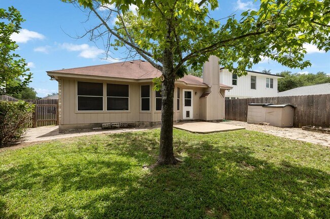 Building Photo - 903 Luke Ln