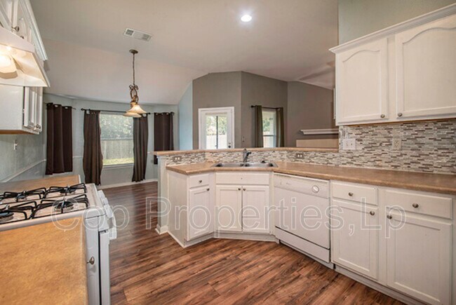 Photo - 8510 Trumpet Cir House