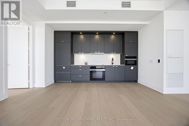 Photo du bâtiment - 399 Royal Orchard Blvd