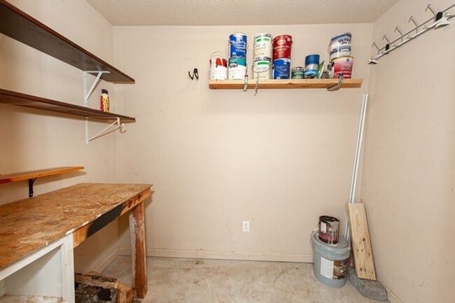 Building Photo - 8740 Lindsey Ln