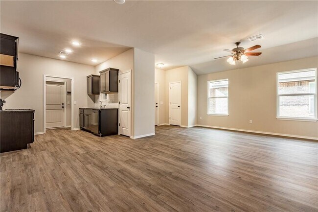 Building Photo - 400 Chalk Hill Ct